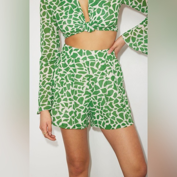 Dynamite| flowy shorts - Picture 3 of 4